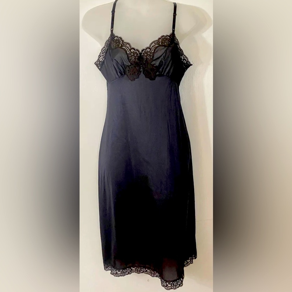 Vintage Vassarette Nightgown 32 L Underneath it all 100% Nylon  Lace Black